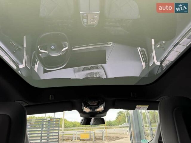 Черный БМВ iX, объемом двигателя 0 л и пробегом 37 тыс. км за 77900 $, фото 4 на Automoto.ua