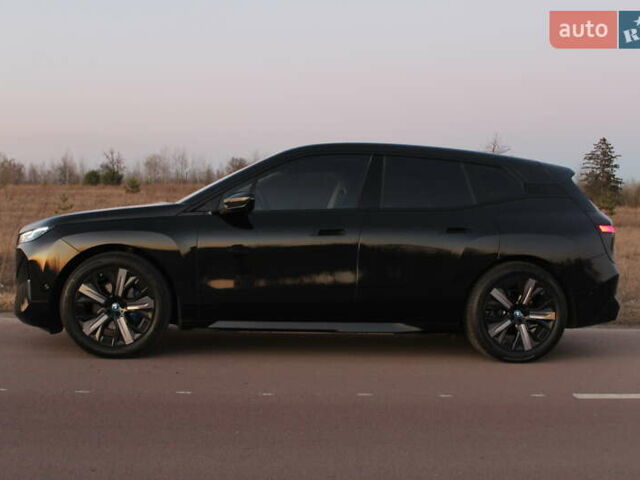 Черный БМВ iX, объемом двигателя 0 л и пробегом 83 тыс. км за 57700 $, фото 7 на Automoto.ua