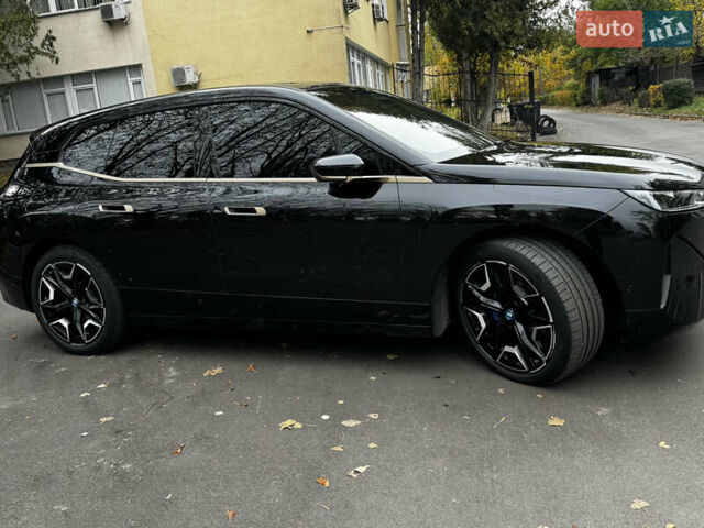 Черный БМВ iX, объемом двигателя 0 л и пробегом 71 тыс. км за 48240 $, фото 6 на Automoto.ua