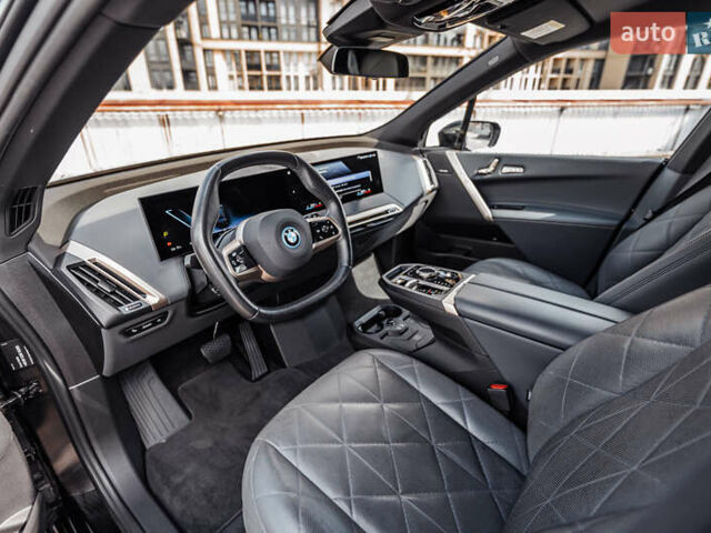 Черный БМВ iX, объемом двигателя 0 л и пробегом 67 тыс. км за 67000 $, фото 56 на Automoto.ua