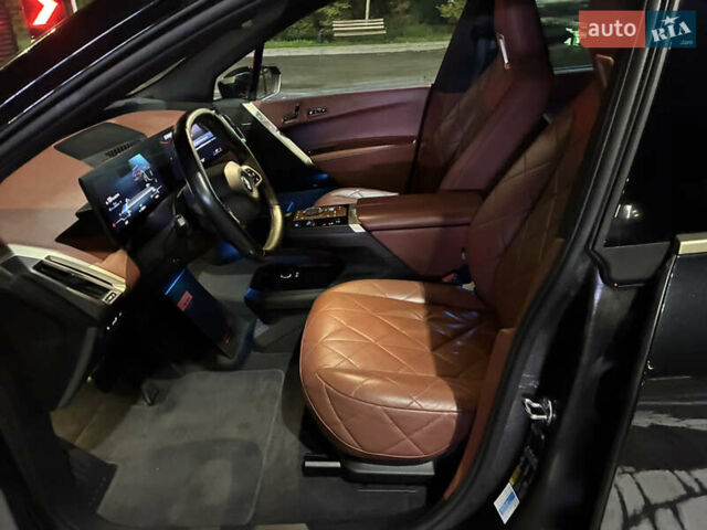 Черный БМВ iX, объемом двигателя 0 л и пробегом 165 тыс. км за 39000 $, фото 15 на Automoto.ua