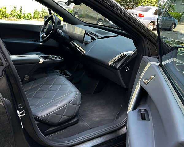 Черный БМВ iX, объемом двигателя 0 л и пробегом 54 тыс. км за 55000 $, фото 7 на Automoto.ua