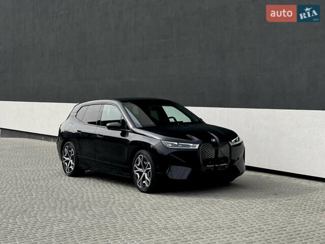 Черный БМВ iX, объемом двигателя 0 л и пробегом 27 тыс. км за 50000 $, фото 46 на Automoto.ua