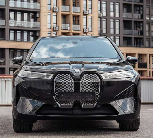 Черный БМВ iX, объемом двигателя 0 л и пробегом 67 тыс. км за 67000 $, фото 3 на Automoto.ua