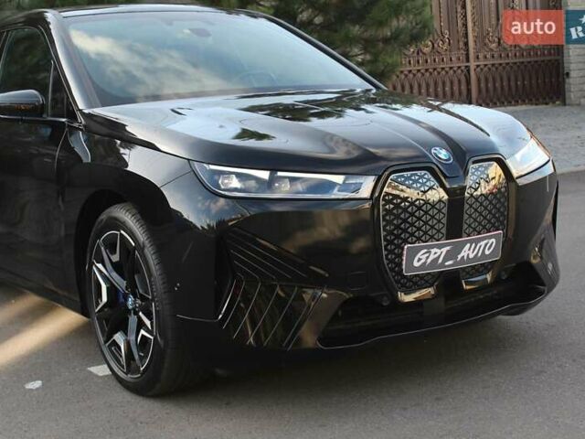 Черный БМВ iX, объемом двигателя 0 л и пробегом 27 тыс. км за 69700 $, фото 10 на Automoto.ua