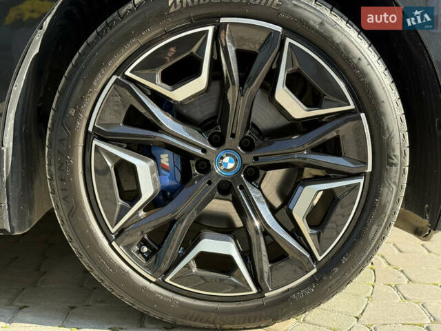 Черный БМВ iX, объемом двигателя 0 л и пробегом 57 тыс. км за 72000 $, фото 98 на Automoto.ua