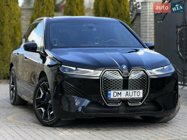 Черный БМВ iX, объемом двигателя 0 л и пробегом 57 тыс. км за 72000 $, фото 5 на Automoto.ua