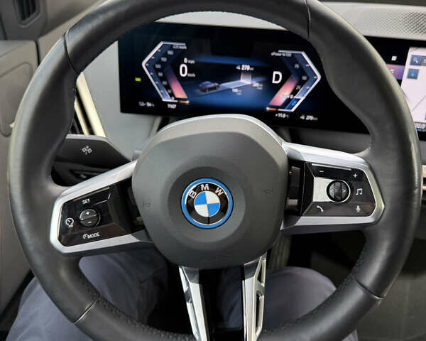 Черный БМВ iX, объемом двигателя 0 л и пробегом 40 тыс. км за 61088 $, фото 28 на Automoto.ua
