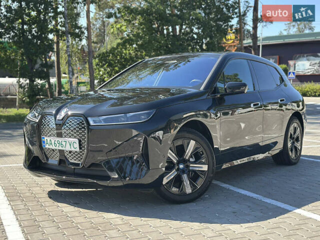 Черный БМВ iX, объемом двигателя 0 л и пробегом 14 тыс. км за 51999 $, фото 9 на Automoto.ua