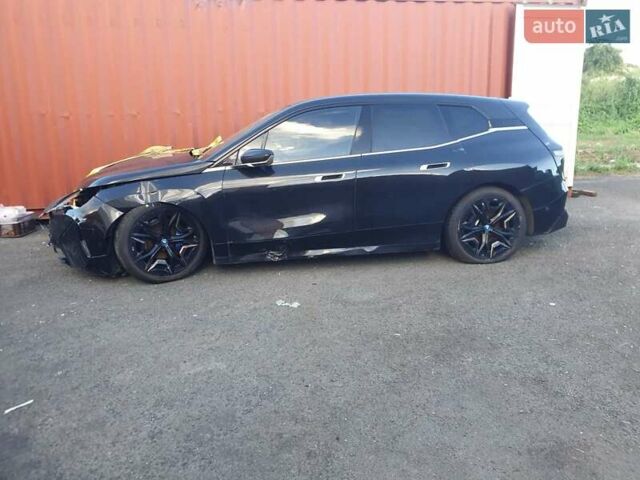 Черный БМВ iX, объемом двигателя 0 л и пробегом 30 тыс. км за 25999 $, фото 2 на Automoto.ua