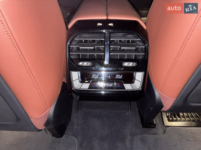 Черный БМВ iX, объемом двигателя 0 л и пробегом 165 тыс. км за 39000 $, фото 23 на Automoto.ua