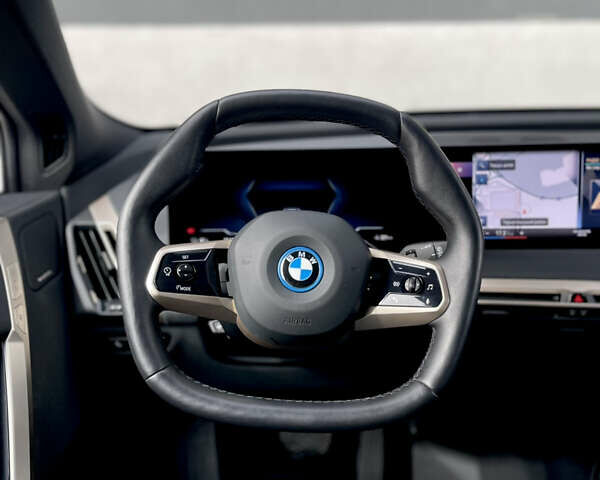 Черный БМВ iX, объемом двигателя 0 л и пробегом 27 тыс. км за 50000 $, фото 50 на Automoto.ua