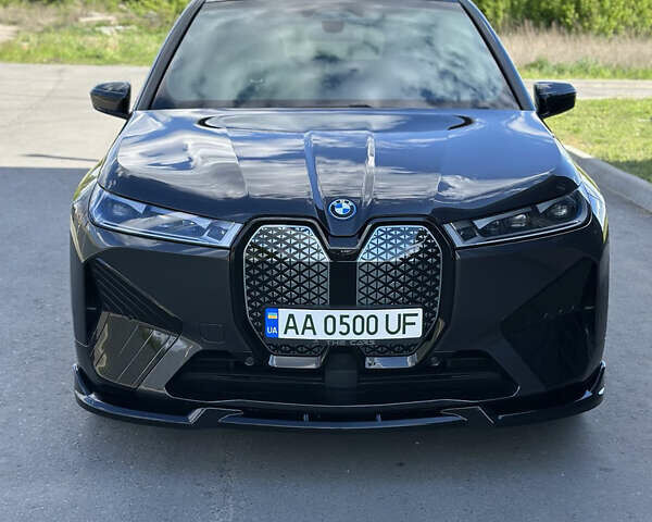 Черный БМВ iX, объемом двигателя 0 л и пробегом 54 тыс. км за 55000 $, фото 1 на Automoto.ua