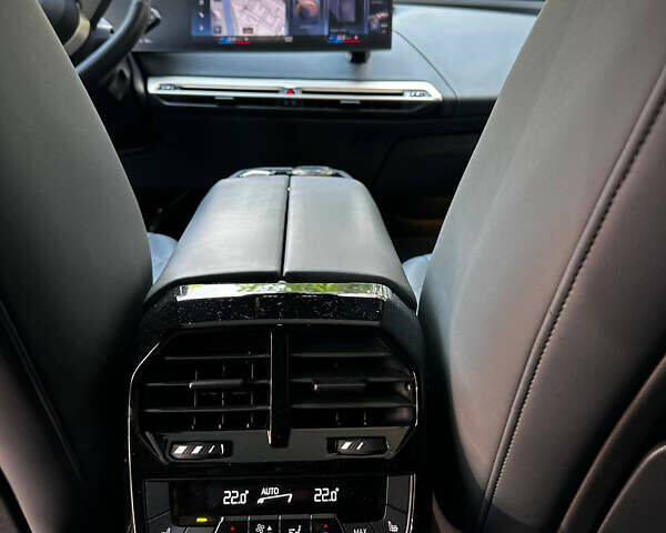 Черный БМВ iX, объемом двигателя 0 л и пробегом 54 тыс. км за 55000 $, фото 3 на Automoto.ua