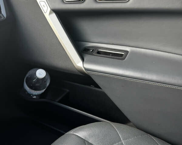 Черный БМВ iX, объемом двигателя 0 л и пробегом 71 тыс. км за 48240 $, фото 44 на Automoto.ua