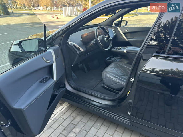Черный БМВ iX, объемом двигателя 0 л и пробегом 113 тыс. км за 47500 $, фото 19 на Automoto.ua