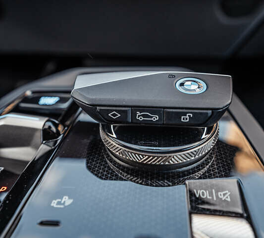 Черный БМВ iX, объемом двигателя 0 л и пробегом 67 тыс. км за 67000 $, фото 101 на Automoto.ua