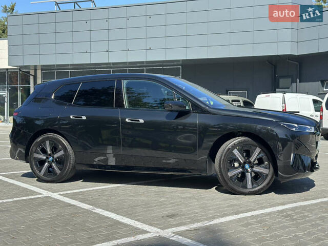 Черный БМВ iX, объемом двигателя 0 л и пробегом 14 тыс. км за 51999 $, фото 5 на Automoto.ua