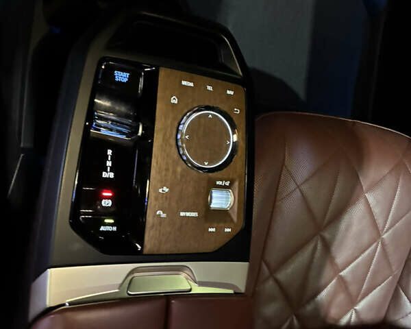 Черный БМВ iX, объемом двигателя 0 л и пробегом 165 тыс. км за 39000 $, фото 19 на Automoto.ua