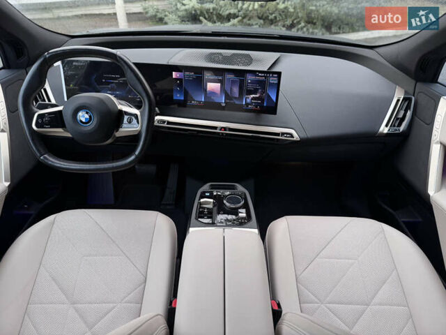 Черный БМВ iX, объемом двигателя 0 л и пробегом 18 тыс. км за 45900 $, фото 25 на Automoto.ua