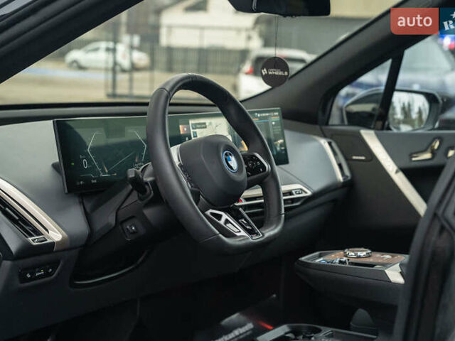 Черный БМВ iX, объемом двигателя 0 л и пробегом 40 тыс. км за 59900 $, фото 28 на Automoto.ua