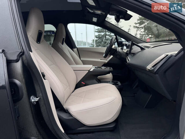Черный БМВ iX, объемом двигателя 0 л и пробегом 18 тыс. км за 45900 $, фото 45 на Automoto.ua