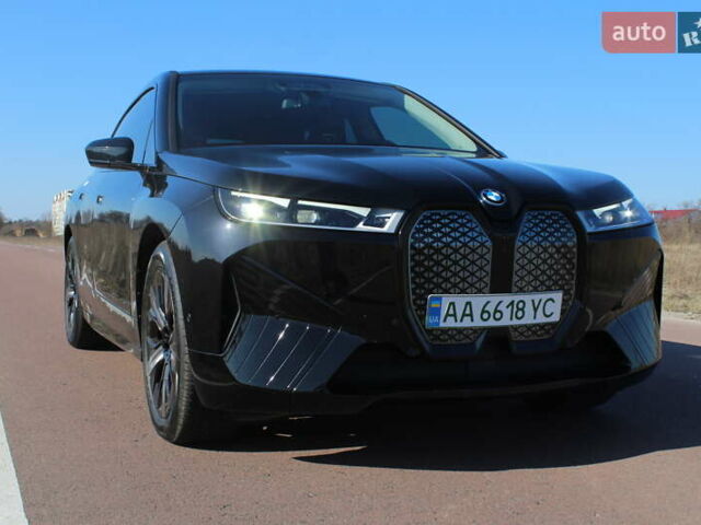 Черный БМВ iX, объемом двигателя 0 л и пробегом 83 тыс. км за 57700 $, фото 10 на Automoto.ua