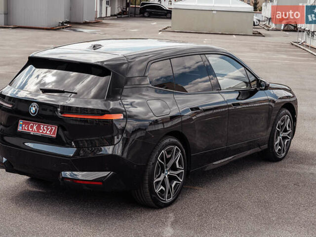 Черный БМВ iX, объемом двигателя 0 л и пробегом 67 тыс. км за 67000 $, фото 15 на Automoto.ua