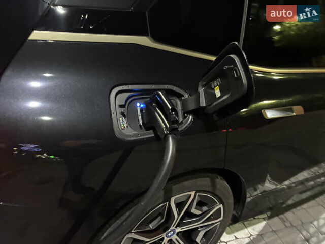 Черный БМВ iX, объемом двигателя 0 л и пробегом 165 тыс. км за 39000 $, фото 10 на Automoto.ua