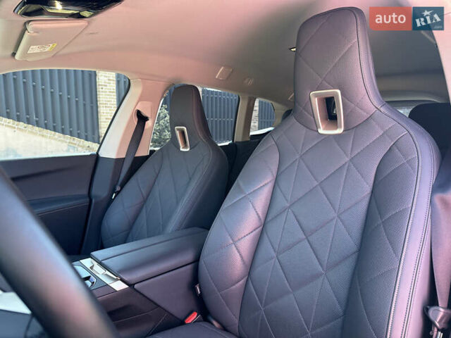 Черный БМВ iX, объемом двигателя 0 л и пробегом 83 тыс. км за 57700 $, фото 18 на Automoto.ua