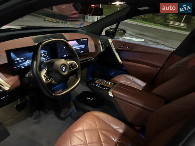 Черный БМВ iX, объемом двигателя 0 л и пробегом 165 тыс. км за 39000 $, фото 17 на Automoto.ua