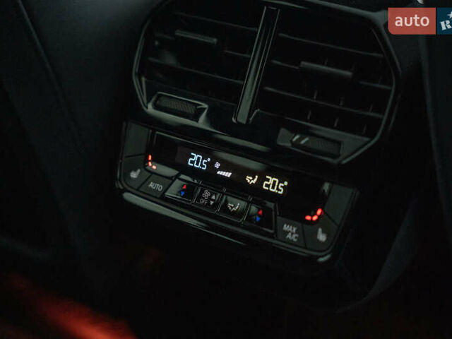 Черный БМВ iX, объемом двигателя 0 л и пробегом 40 тыс. км за 59900 $, фото 49 на Automoto.ua