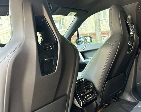 Черный БМВ iX, объемом двигателя 0 л и пробегом 54 тыс. км за 55000 $, фото 5 на Automoto.ua