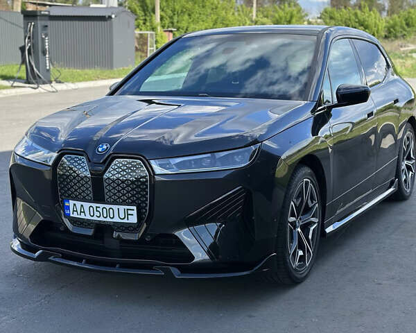 Черный БМВ iX, объемом двигателя 0 л и пробегом 54 тыс. км за 55000 $, фото 12 на Automoto.ua