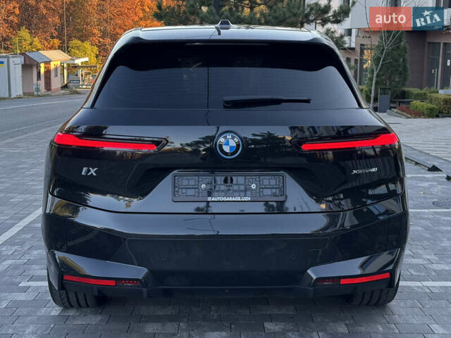 Черный БМВ iX, объемом двигателя 0 л и пробегом 125 тыс. км за 42800 $, фото 6 на Automoto.ua