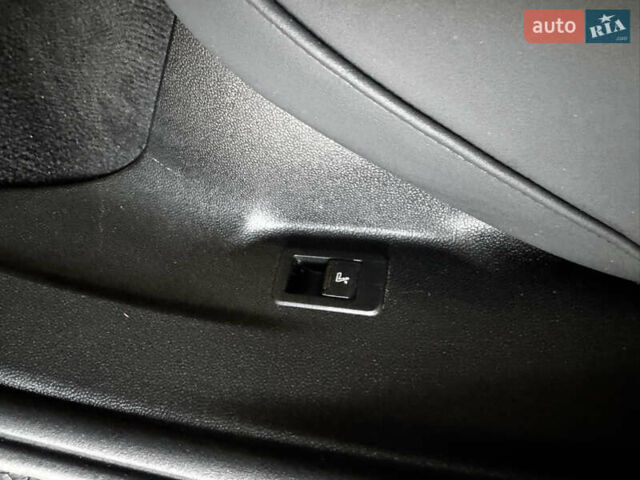 Черный БМВ iX, объемом двигателя 0 л и пробегом 71 тыс. км за 48240 $, фото 29 на Automoto.ua