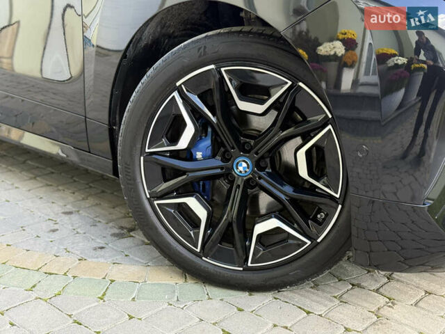 Черный БМВ iX, объемом двигателя 0 л и пробегом 57 тыс. км за 72000 $, фото 13 на Automoto.ua
