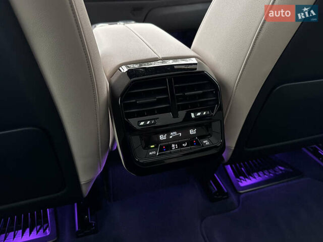 Черный БМВ iX, объемом двигателя 0 л и пробегом 18 тыс. км за 45900 $, фото 38 на Automoto.ua