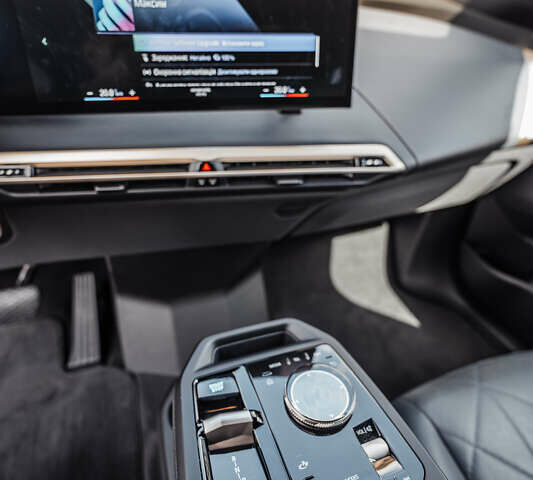 Черный БМВ iX, объемом двигателя 0 л и пробегом 67 тыс. км за 67000 $, фото 65 на Automoto.ua