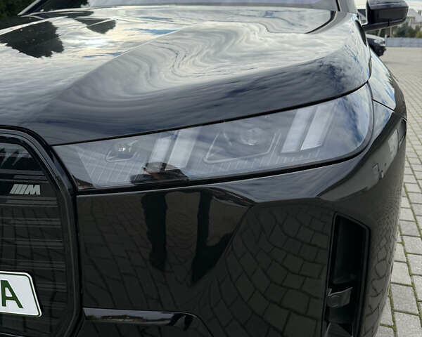 Черный БМВ iX, объемом двигателя 0 л и пробегом 40 тыс. км за 61088 $, фото 9 на Automoto.ua