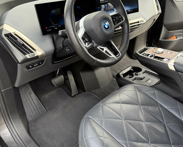 Черный БМВ iX, объемом двигателя 0 л и пробегом 40 тыс. км за 61088 $, фото 14 на Automoto.ua