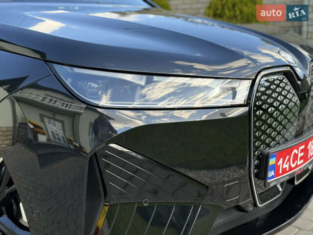 Черный БМВ iX, объемом двигателя 0 л и пробегом 57 тыс. км за 72000 $, фото 12 на Automoto.ua