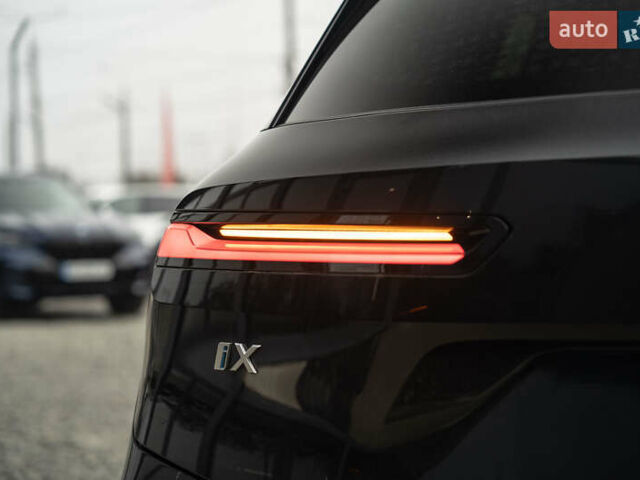 Черный БМВ iX, объемом двигателя 0 л и пробегом 40 тыс. км за 59900 $, фото 6 на Automoto.ua