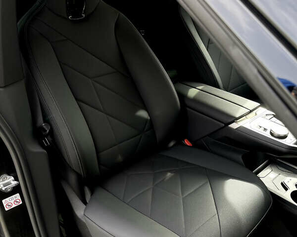 Черный БМВ iX, объемом двигателя 0 л и пробегом 27 тыс. км за 50000 $, фото 58 на Automoto.ua