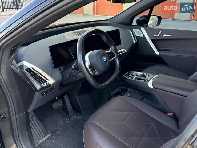 Черный БМВ iX, объемом двигателя 0 л и пробегом 93 тыс. км за 49999 $, фото 4 на Automoto.ua