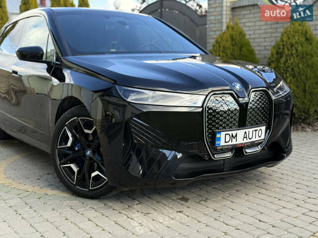 Черный БМВ iX, объемом двигателя 0 л и пробегом 57 тыс. км за 72000 $, фото 10 на Automoto.ua