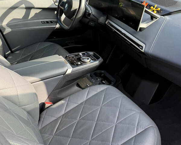 Чорний БМВ iX, об'ємом двигуна 0 л та пробігом 66 тис. км за 59900 $, фото 28 на Automoto.ua
