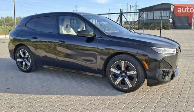 Черный БМВ iX, объемом двигателя 0 л и пробегом 48 тыс. км за 52000 $, фото 6 на Automoto.ua