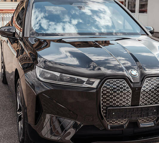 Черный БМВ iX, объемом двигателя 0 л и пробегом 67 тыс. км за 67000 $, фото 5 на Automoto.ua