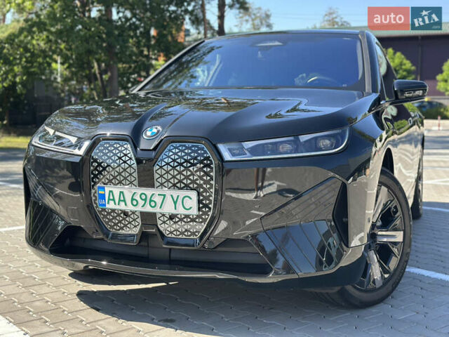 Черный БМВ iX, объемом двигателя 0 л и пробегом 14 тыс. км за 51999 $, фото 7 на Automoto.ua